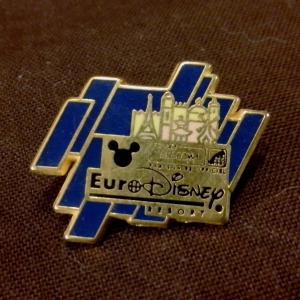 Pin's Euro Disney Resort Partenaire Officiel France Télécom (01)